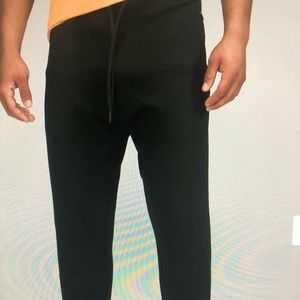NWT Lululemon Men’s Black Engineered Warmth Textured Thermal Joggers Medium $148
